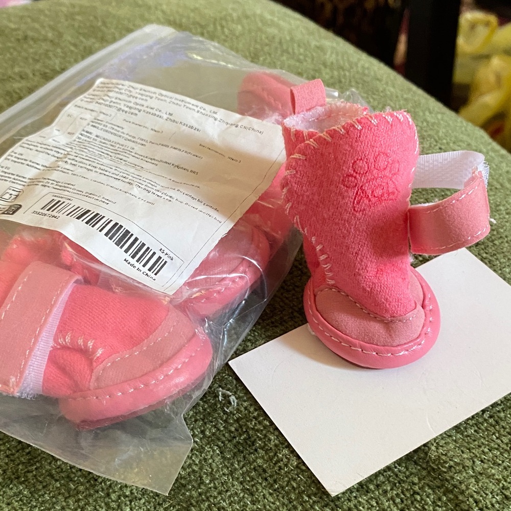 SHEIN Pink Dog Boots Set